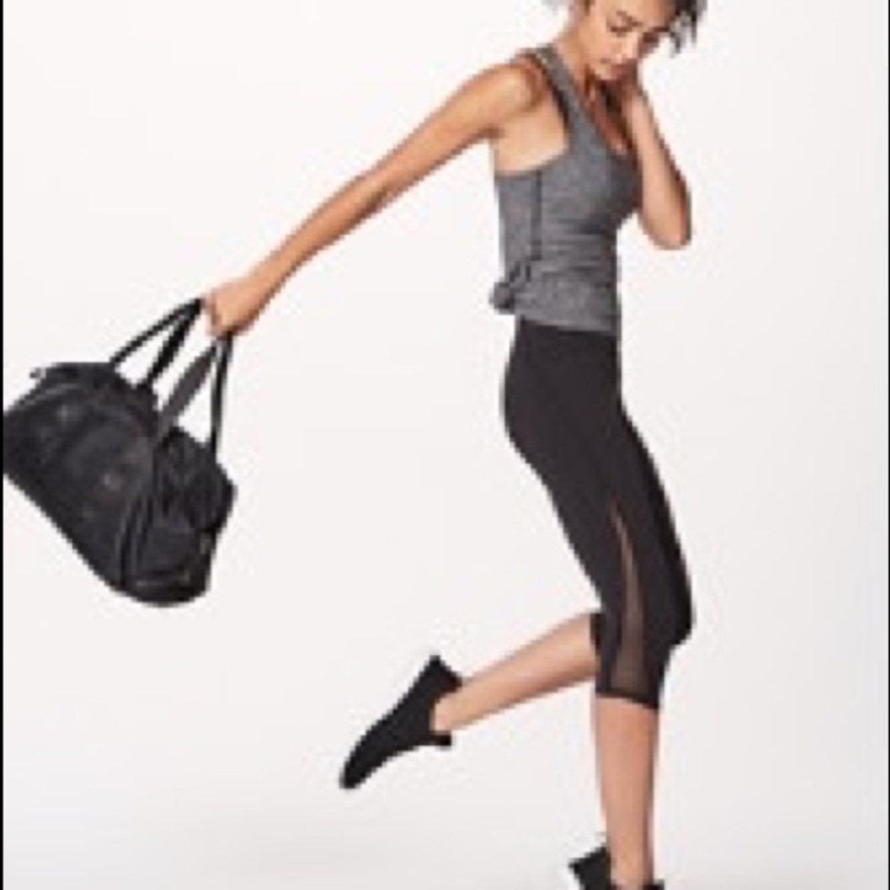 Black Lululemon Train Time Capri leggings